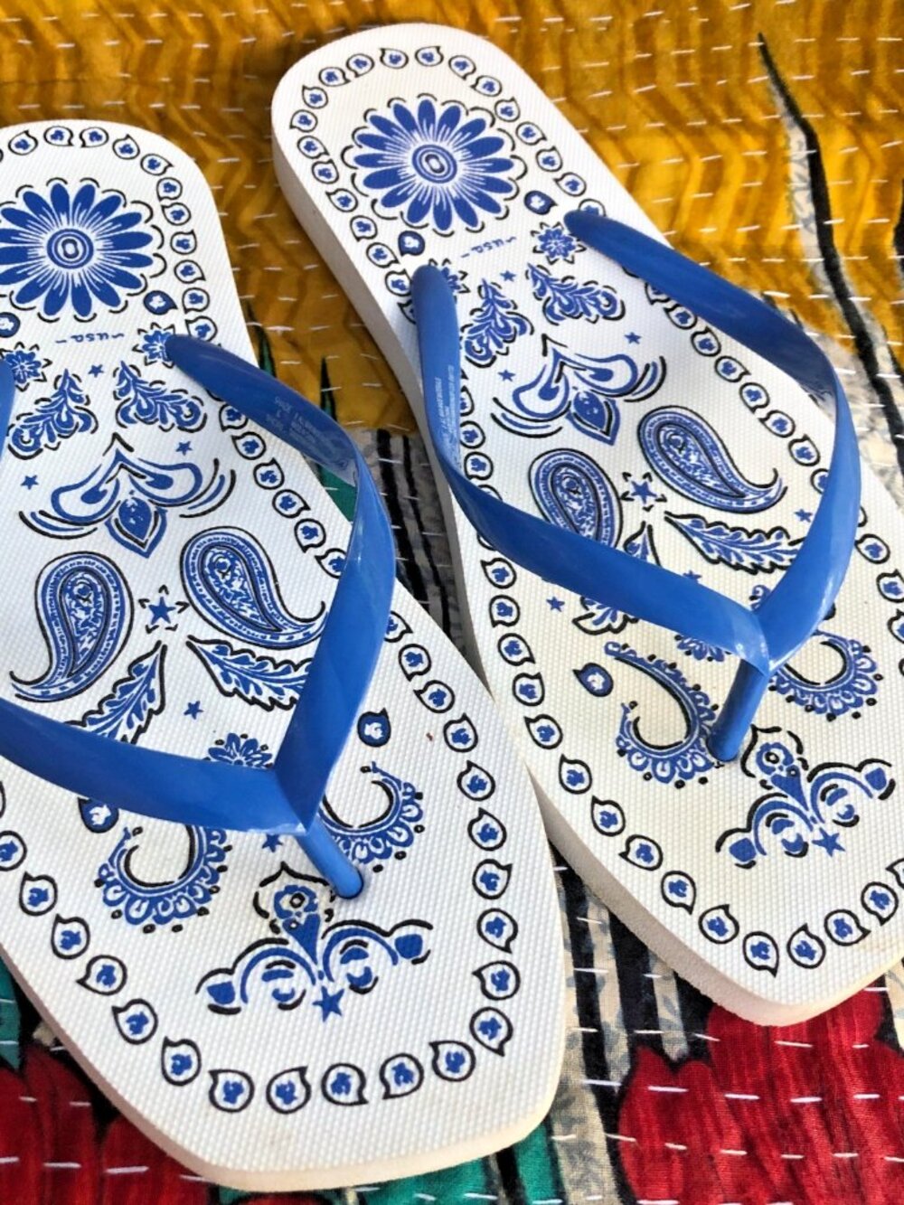 Shade & Shore Women's Palmer Medallion Square Toe Flip Flops blue white Size 8